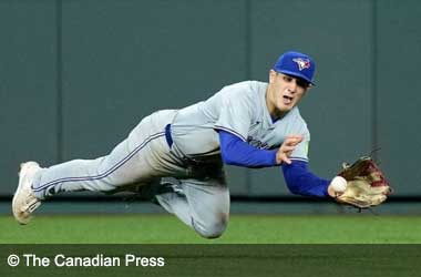 Blue Jays Varsho’s Stellar Season Wins Him First Gold Glove 